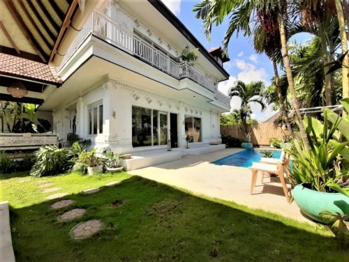 luxury Bali villas with a private pool and spacious garden