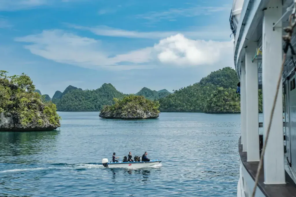 Wallacea dive cruise team