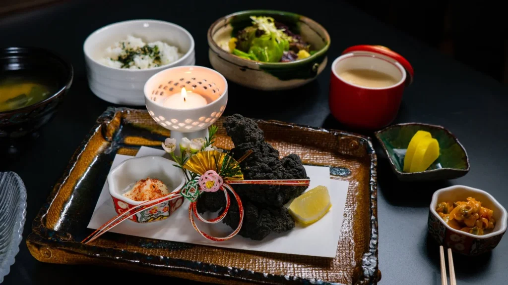 美しく盛り付けられた日本の懐石料理